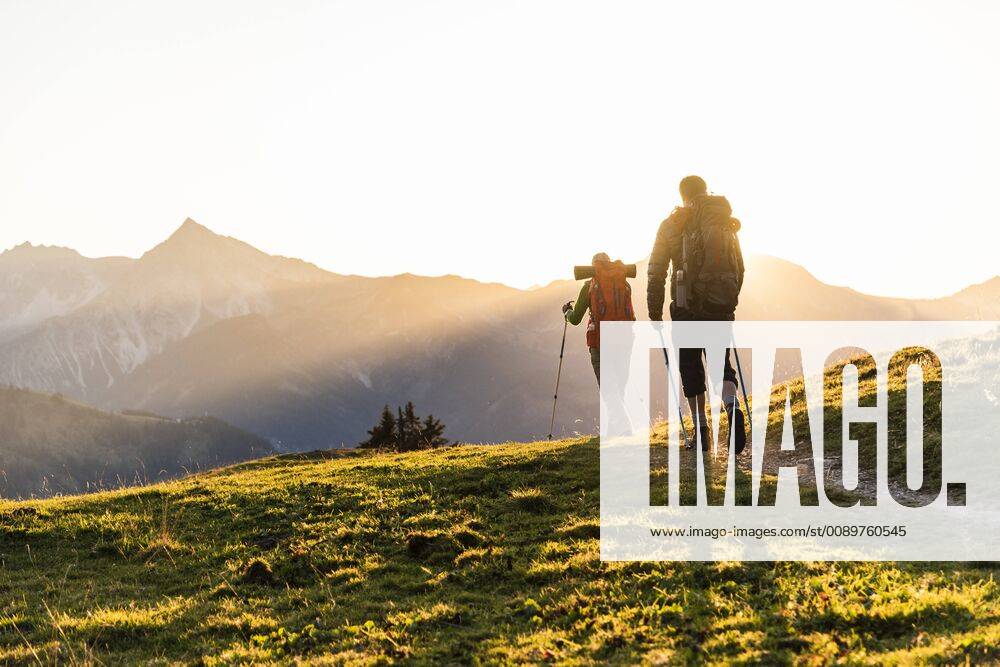 Couple hiking in the Austrian mountains model released Symbolfoto UUF16036