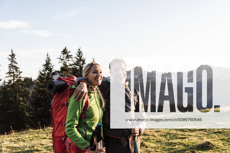 Couple hiking in the Austrian mountains model released Symbolfoto UUF16037