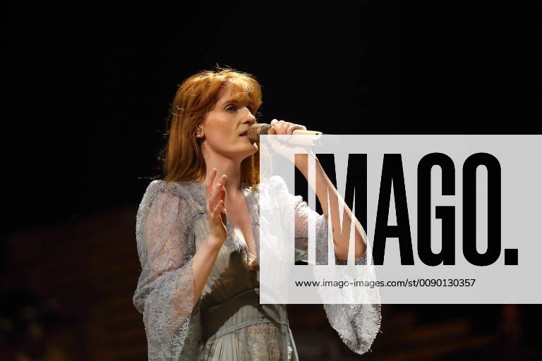 Florence Welch von der Band Florence + the Machine bei einem Konzert in der Mercedes-Benz Arena in Berlin, 14. März 2019. Konzert von Florence + the Machine in Berlin