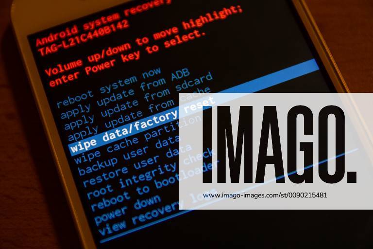 Handy mit Android Betriebssystem wird zurückgesetzt auf Werkseinstellungen Android Smartphone hard reset - factory reset