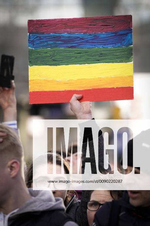 IMAGO Creative: Pride Month 2022, Engagement der Jugendlichen Warsaw, Poland, March 18 2019 Several hundred people protest against sex education at city hall in Warsaw, Poland on March 18, 2019. Recently city mayor Rafal Trzaskowski signed a declaration protecting the rights of LGBT people, the first of it s kind in Eastern Europe. The bill is highly controversial in the mainly Catholic and conservative Poland and battling the issue has now become the ruling party s main point for rallying voters for the upcoming EU Parliament elections. Photo: Jaap Arriens Hollandse Hoogte