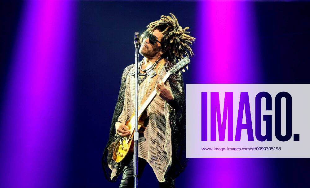 US musician Lenny Kravitz performs during a concert at the Movistar Arena in Bogota, Colombia, 23 March 2019. Kravitz presents in Bogota his latest album Raise Vibration , in which is his first concert in Colombia since he published Let love rule in 1989. Lenny Kravitz performs during concert in Bogota !ACHTUNG: NUR REDAKTIONELLE NUTZUNG!