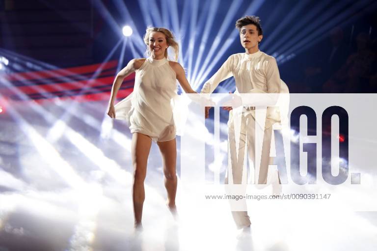 Lukas Rieger und Katja Kalugina in der 2. Live-Show der 12. Staffel der RTL-Tanzshow Let s Dance im MMC Coloneum. Köln