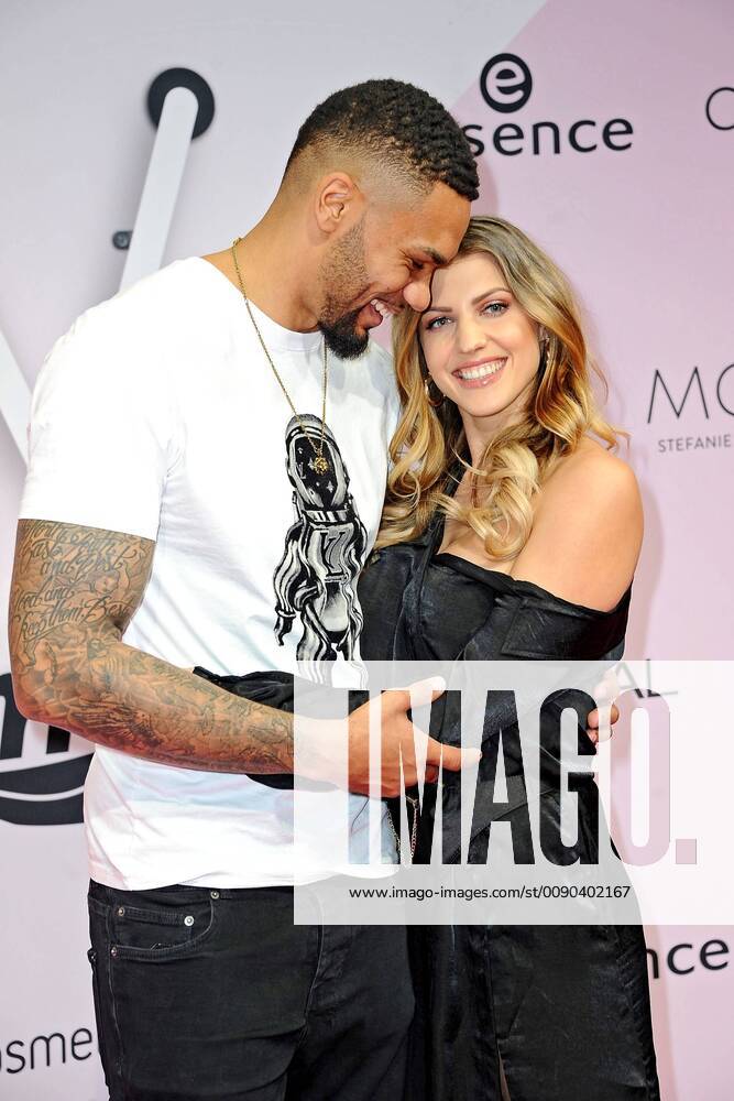 GLOW - The Beauty Convention. Dominic und Sarah Harrison anläßlich der GLOW - The Beauty Convention am 30.03.2019 in Stuttgart. 20190330MWI1423