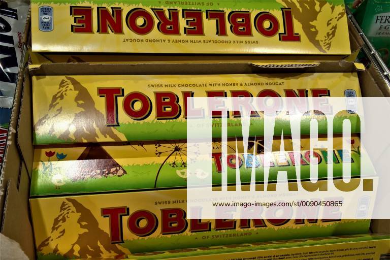 Toblerone ist eine Schweizer Schokoladenmarke, die seit 1990 vom US-amerikanischen Hersteller Mondelez International (frueher Kraft Foods) produziert und in 122 Laendern der Welt verkauft wird. Urspruenglich wurde die Toblerone von Tobler und Cie hergestellt. Die weltweit einzige Tobleronefabrik ist in Bern. Toblerone hat einen dreieckigen Querschnitt und ist in verschiedenen Groessen erhaeltlich; wahlweise als Vollmilch-, Zartbitter- oder weisse Schokolade.