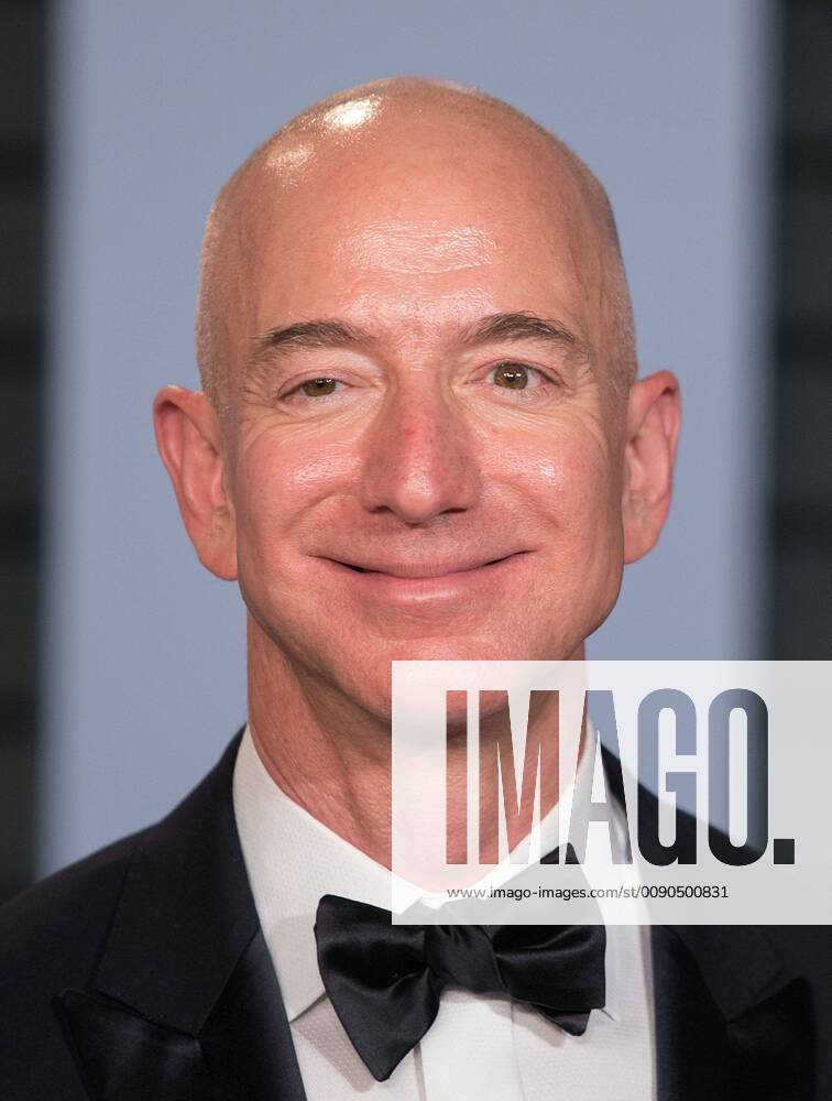 Beverly Hills, California, United States of America - (Not in photo) MacKenzie Bezos, noted in a Tweet that her 26 year marriage to Jeff Bezos has been formally dissolved and keep 25% of Amazon stock equivalent to about $35 billion as of today, Thursday, April 4, 2019. FILE PHOTO: Jeff Bezos on the red carpet of the 2018 Vanity Fair Oscar Party held at the Wallis Annenberg Center in Beverly Hills, California on Sunday March 4, 2018. JAVIER ROJAS PI Beverly Hills United States of America - ZUMAp124 20190404_zaa_p124_004