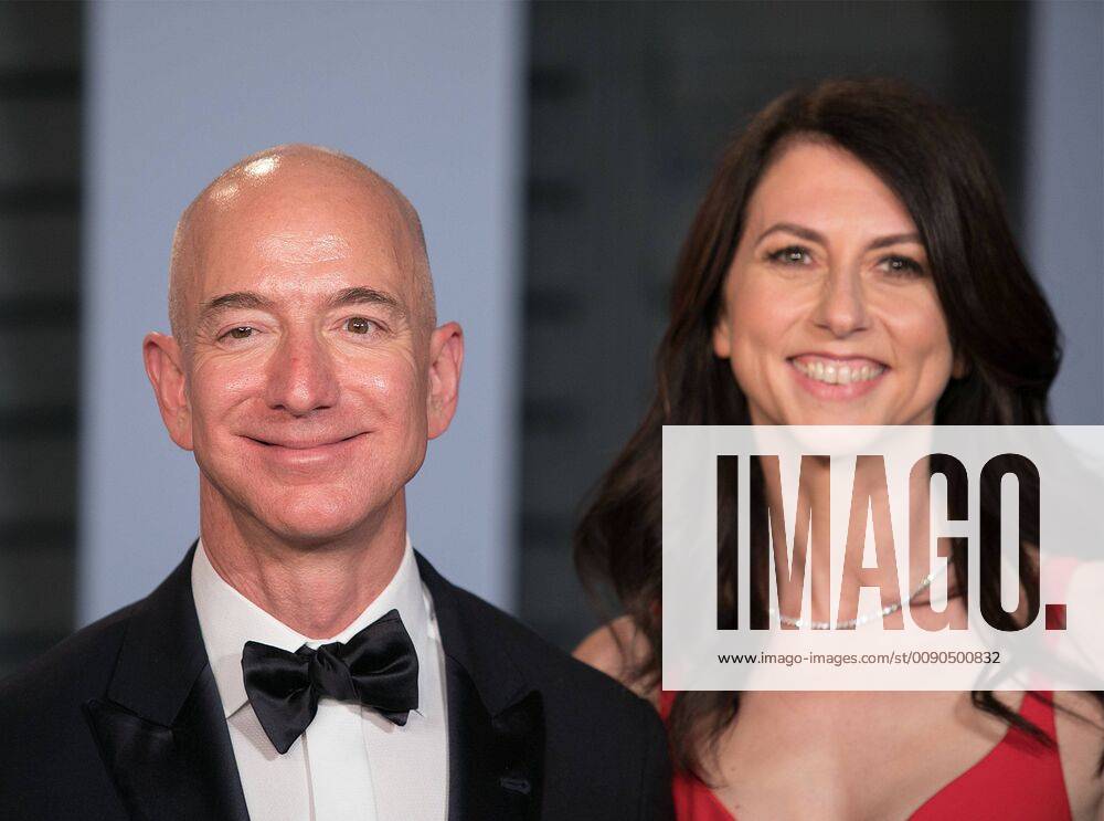 Beverly Hills, California, United States of America - (R) MacKenzie Bezos, noted in a Tweet that her 26 year marriage to Jeff Bezos has been formally dissolved and keep 25% of Amazon stock equivalent to about $35 billion as of today, Thursday, April 4, 2019. FILE PHOTO: Jeff Bezos on the red carpet of the 2018 Vanity Fair Oscar Party held at the Wallis Annenberg Center in Beverly Hills, California on Sunday March 4, 2018. JAVIER ROJAS PI Beverly Hills United States of America - ZUMAp124 20190404_zaa_p124_005