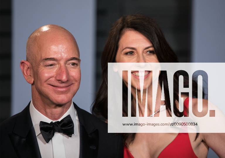 Beverly Hills, California, United States of America - MacKenzie Bezos, noted in a Tweet that her 26 year marriage to Jeff Bezos has been formally dissolved and keep 25% of Amazon stock equivalent to about $35 billion as of today, Thursday, April 4, 2019. FILE PHOTO: Jeff Bezos on the red carpet of the 2018 Vanity Fair Oscar Party held at the Wallis Annenberg Center in Beverly Hills, California on Sunday March 4, 2018. JAVIER ROJAS PI Beverly Hills United States of America - ZUMAp124 20190404_zaa_p124_007
