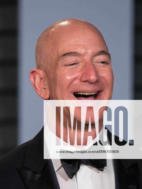Beverly Hills, California, United States of America - (Not in photo) MacKenzie Bezos, noted in a Tweet that her 26 year marriage to Jeff Bezos has been formally dissolved and keep 25% of Amazon stock equivalent to about $35 billion as of today, Thursday, April 4, 2019. FILE PHOTO: Jeff Bezos on the red carpet of the 2018 Vanity Fair Oscar Party held at the Wallis Annenberg Center in Beverly Hills, California on Sunday March 4, 2018. JAVIER ROJAS PI Beverly Hills United States of America - ZUMAp124 20190404_zaa_p124_008