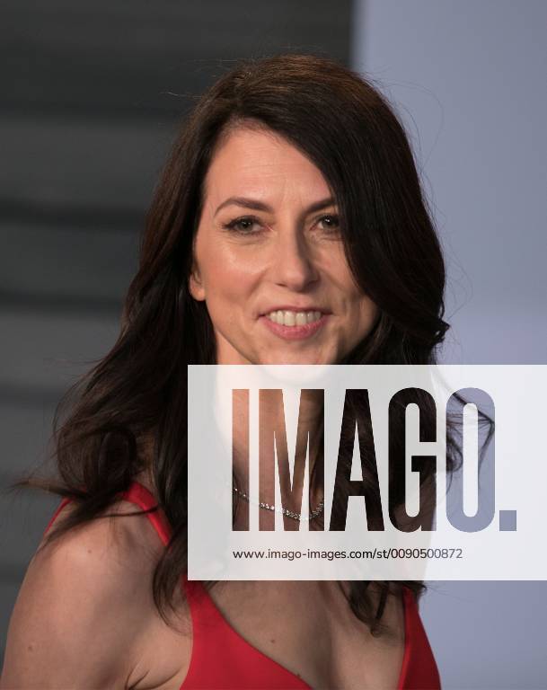 Beverly Hills, California, United States of America - MacKenzie Bezos, noted in a Tweet that her 26 year marriage to Jeff Bezos has been formally dissolved and keep 25% of Amazon stock equivalent to about $35 billion as of today, Thursday, April 4, 2019. FILE PHOTO: Jeff Bezos on the red carpet of the 2018 Vanity Fair Oscar Party held at the Wallis Annenberg Center in Beverly Hills, California on Sunday March 4, 2018. JAVIER ROJAS PI Beverly Hills United States of America - ZUMAp124 20190404_zaa_p124_002
