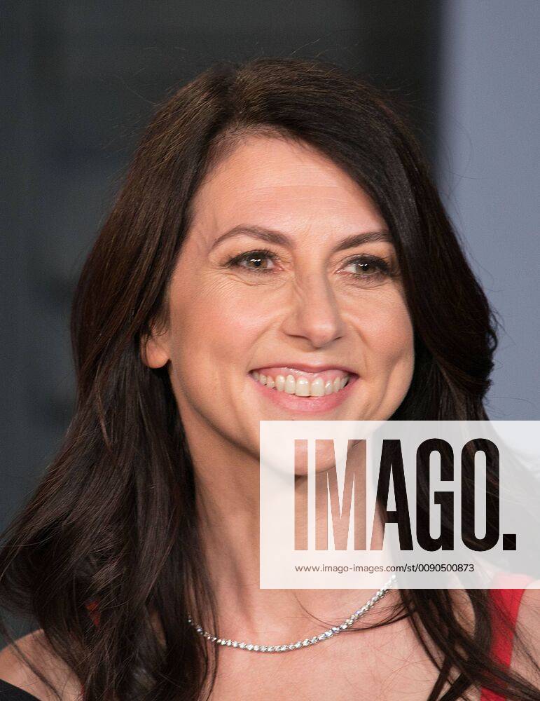 Beverly Hills, California, United States of America - MacKenzie Bezos, noted in a Tweet that her 26 year marriage to Jeff Bezos has been formally dissolved and keep 25% of Amazon stock equivalent to about $35 billion as of today, Thursday, April 4, 2019. FILE PHOTO: Jeff Bezos on the red carpet of the 2018 Vanity Fair Oscar Party held at the Wallis Annenberg Center in Beverly Hills, California on Sunday March 4, 2018. JAVIER ROJAS PI Beverly Hills United States of America - ZUMAp124 20190404_zaa_p124_003