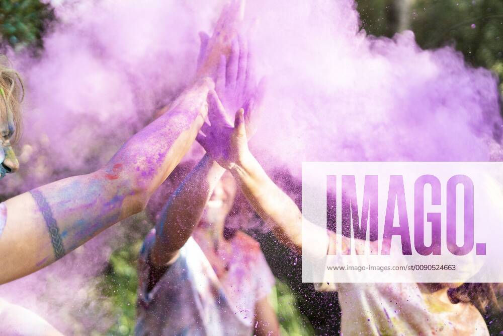 People celebrating Holi, Festival of Colors model released Symbolfoto ERRF00528