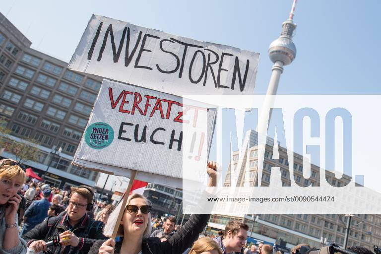 In Berlin haben am Samstag (06.04.19) mehrere Zehntausend Menschen fuer bezahlbaren Wohnraum und gegen Verdraengung durch steigende Mieten demonstriert. Aufgerufen zu der Demonstration hatte das Buendnis Gemeinsam gegen Verdraengung und Mietenwahnsinn . Die Demonstration und dazugehoerige Aktionstage sind ein Gemeinschaftsprojekt von ueber 280 mieten- und stadtpolitischen Gruppen, Vereinen, Verbaenden, sozialen Einrichtungen und vielen weiteren Organisationen aus dem ganzen Bundesgebiet. Demonstrationen und Aktionen fanden bundesweit in 24 Staedten und europaweit in Spanien, Niederlande, Italien, Belgien, Ungarn, Rumaenien, Irland, Portugal, Grossbritannien, Zypern, Mallorca, Frankreich statt. (Siehe epd-Meldung vom 06.04.2019) Mietenwahnsinn-Demo in Berlin