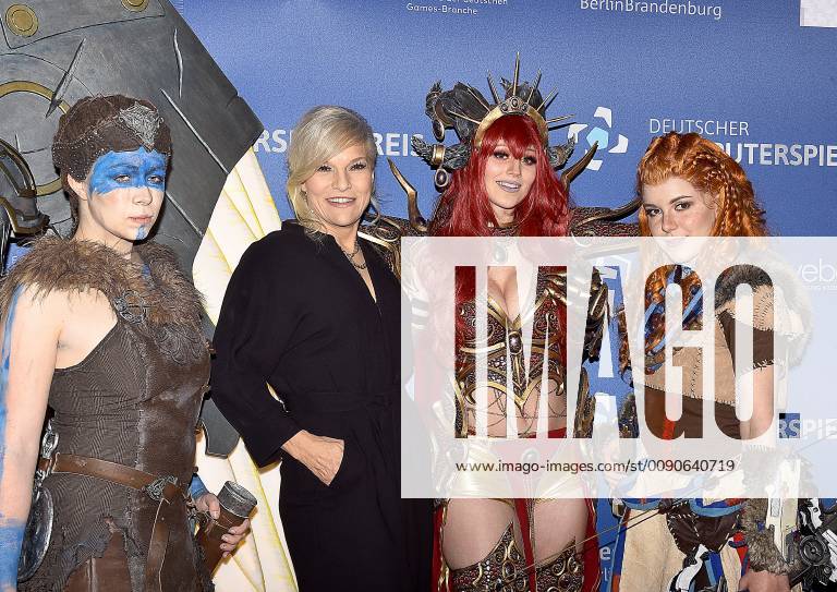 Entertainment eSports, Verleihung des deutschen - Computerspielpreis 2019, v.l.Ina Müller,Moderatorin bei der Verleihung des Deutschen Computerspielpreises 2019 im Admiralspalast Berlin. Berlin