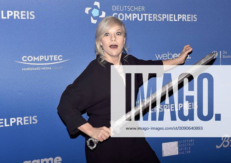 Entertainment eSports, Verleihung des deutschen - Computerspielpreis 2019, v.l.Ina Müller,Moderatorin bei der Verleihung des Deutschen Computerspielpreises 2019 im Admiralspalast Berlin. Berlin