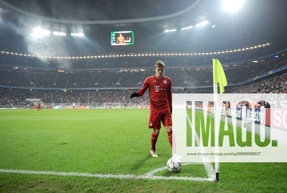 FUSSBALL CHAMPIONS LEAGUE SAISON 2011 2012 22.11.2011 FC Bayern München - FC Villarreal, Toni Kroos (FC Bayern Muenchen) o0 totale Sportstätte Stadion Allianz Arena