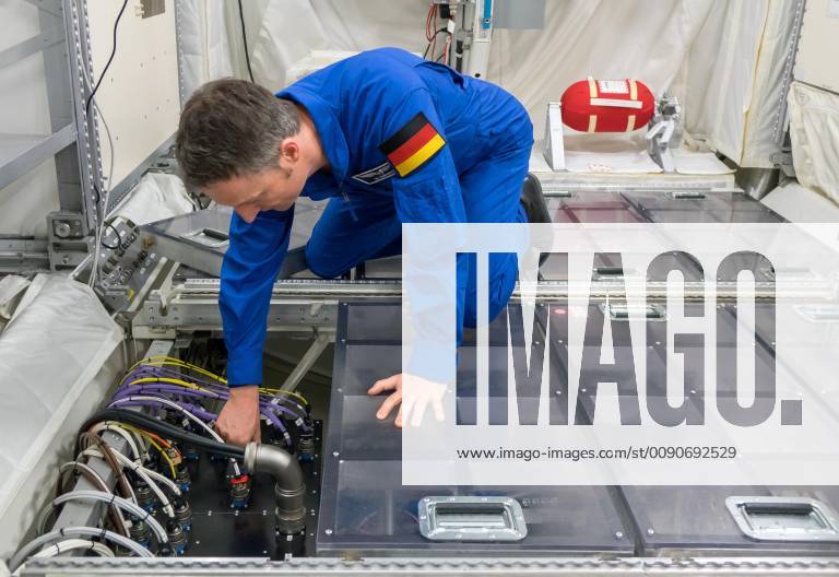 Matthias Maurer, Astronaut, im SpaceShip EAC, Trainingscenter für Astronauten, Köln, Deutschland, Europa