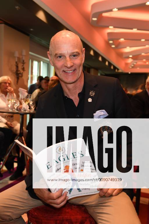 Simon Licht Eagles Magazinpräsentation 2019 Charityveranstaltung Golfmagazin Eagles Charity Golfclub München 14. April 2019