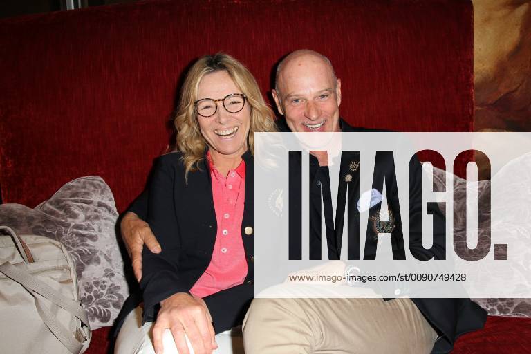 Gundis Zambo und Simon Licht, Eagles Magazinpräsentation 2019 Charityveranstaltung Golfmagazin Eagles Charity Golfclub München 14. April 2019