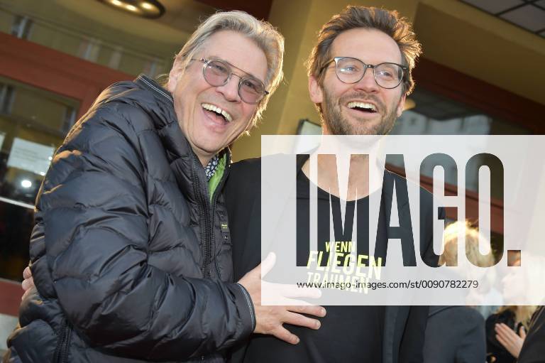 Film Premiere wenn Fliegen Traeumen Michael Kind, Jonas Grosch bei der Premiere wenn Fliegen Traeumen, Regiedebuet von Katharina Nagel in * Achtung Berlin * in Berlin am 16.04.2019