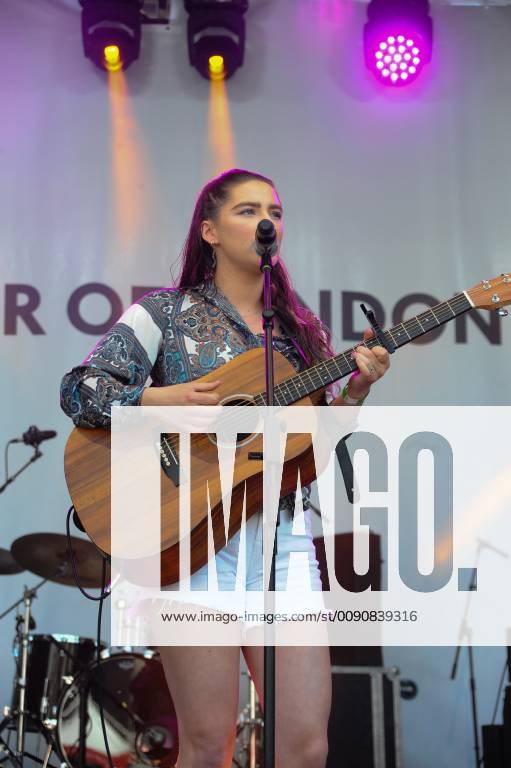 London, United Kingdom - Maddie Bowe from Busk In London competition seen performing live on stage during the feast of St George to celebrate the St Georges Day at the Trafalgar Square in London. London United Kingdom - ZUMAs197 20190420_zaa_s197_030