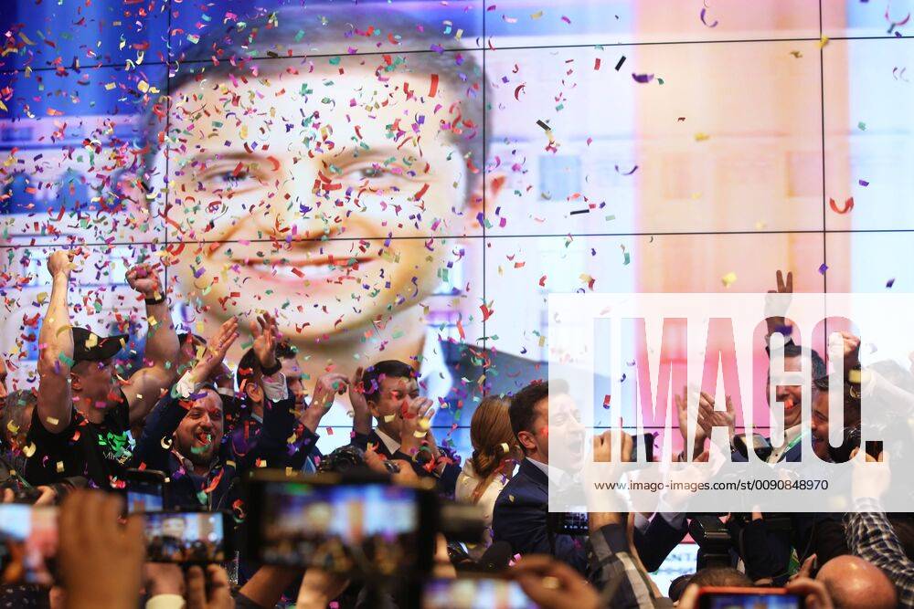 (190421) -- KIEV, April 21, 2019 -- Ukraine s presidential candidate and actor Volodymyr Zelensky celebrates with team members and supporters at his campaign headquarters in Kiev, Ukraine, April 21, 2019. Ukrainian actor Volodymyr Zelensky thanked voters for supporting him in the second round of the country s presidential election held on Sunday. Earlier in the day, the national exit poll showed that Zelensky won the country s presidential election by gaining 73.2 percent of the votes in the second round as of 6 p.m. local time (1500 GMT). ) UKRAINE-KIEV-ZELENSKY-PRESIDENTIAL ELECTION-WINNING Sergey