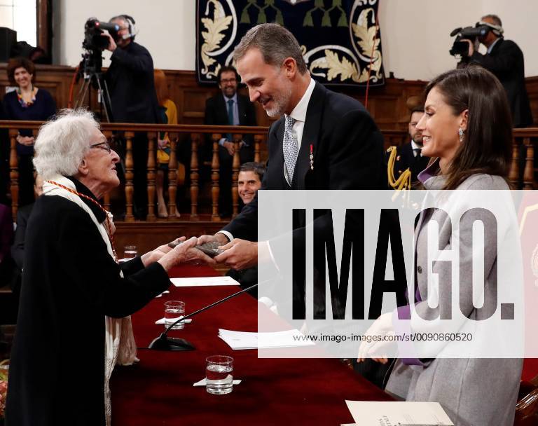 Uruguayan poet Ida Vitale (L) receives Miguel de Cervantes literature award by Spain s King Felipe VI (C), next to Spain s Queen Letizia (R) during the awarding ceremony at Alcala de Henares University, in Alcala de Henares, outside Madrid, Spain, 23 April 2019. The prize, worth at 125,000 euro cash prize, is the most important award to literature in spanish and the awarding ceremony is held each 23 April to mark Miguel de Cervantes death date. Cervantes Literature awarding ceremony !ACHTUNG: NUR REDAKTIONELLE NUTZUNG!