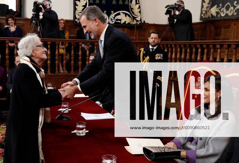 Uruguayan poet Ida Vitale (L) receives Miguel de Cervantes literature award by Spain s King Felipe VI (C), next to Spain s Queen Letizia (R) during the awarding ceremony at Alcala de Henares University, in Alcala de Henares, outside Madrid, Spain, 23 April 2019. The prize, worth at 125,000 euro cash prize, is the most important award to literature in spanish and the awarding ceremony is held each 23 April to mark Miguel de Cervantes death date. Cervantes Literature awarding ceremony !ACHTUNG: NUR REDAKTIONELLE NUTZUNG!