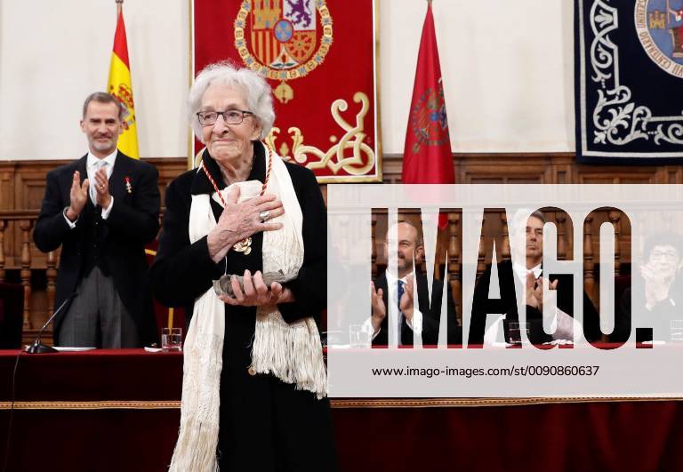 Uruguayan poet Ida Vitale (2-L) is applauded by Spain s King Felipe IV (L) and other officials as she is awarded Miguel de Cervantes literature award during the awarding ceremony at Alcala de Henares University, in Alcala de Henares, outside Madrid, Spain, 23 April 2019. The prize, worth at 125,000 euro cash prize, is the most important award to literature in spanish and the awarding ceremony is held each 23 April to mark Miguel de Cervantes death date. Cervantes Literature awarding ceremony !ACHTUNG: NUR REDAKTIONELLE NUTZUNG!