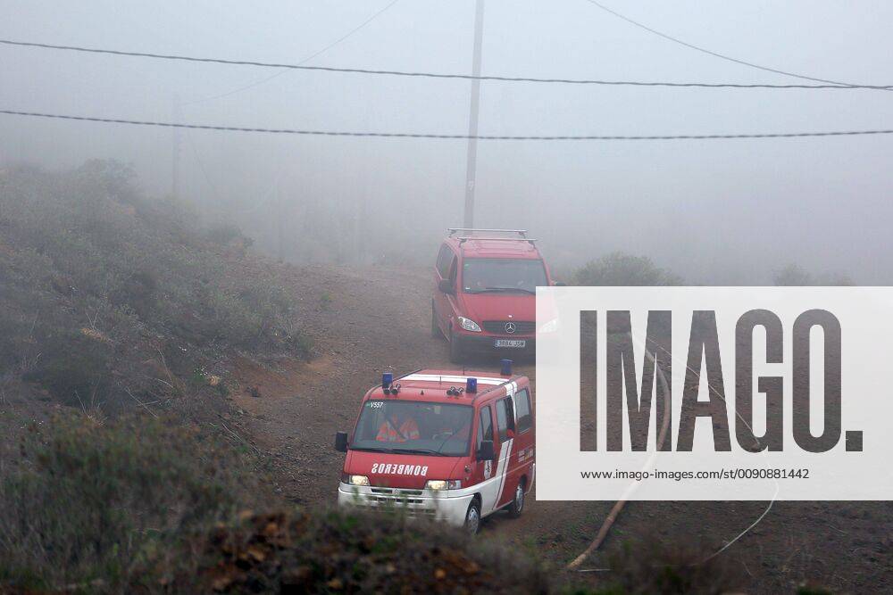 Teneriffa, Frau und Kind aus Deutschland tot in Höhle aufgefunden Fire Brigade vehicles are seen during the searching operation of a German woman and her ten-year-old children who went missing the previous day after, in Adeje, Tenerife, Canary Islands, Spain, 24 April 2019. Spanish Civil Guard has found the bodies of the woman and the minor during an search operation that started after another five-year-old son was found wandering in the zone, after what the father and husband, also of German origins, was arrested at his residence. Civil Guard find the bodies of a German woman and her children in Adeje !ACHTUNG: NUR REDAKTIONELLE NUTZUNG!