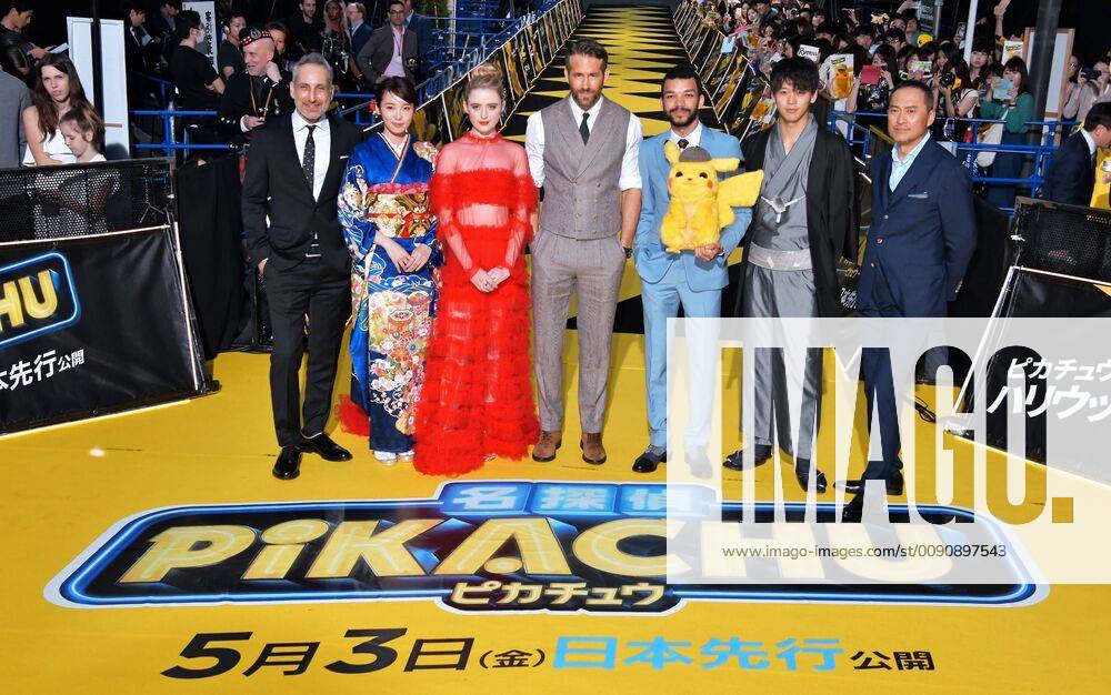 Pokemon Premiere in Tokio (L-R)Director Rob Letterman, actors Marie Iitoyo, Kathryn Newton, Ryan Reynolds, Justice Smith, Ryoma Takeuchi and Ken Watanabe pose for camera during the World premiere for the film Pokemon: Detective Pikachu at Godzilla Road of Kabuki-cho in Tokyo, Japan on April 25, 2019. TKP2019042589 KEIZOxMORI