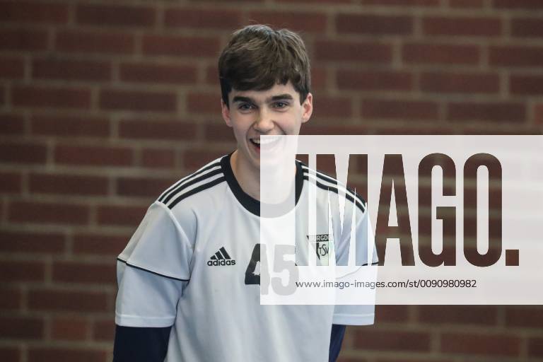 Spaniens EX König Juan Carlos mit seiner Frau Sophia und den Töchtern Elena und Cristina kommen zum Handballspiel des Enkels , Der 18-Jährige Pablo Urdangarin, spielt bei den A-Junioren der TSV Hannover-Burgdorf und steht am Sonnabend mit seiner Mannschaft gegen die HSG Wetzlar im Viertelfinale der Deutschen Meisterschaft.