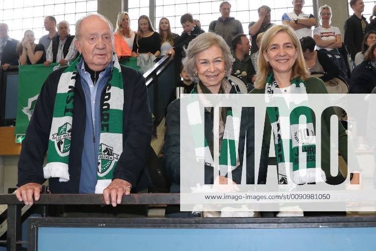 Spaniens EX König Juan Carlos mit seiner Frau Sophia und den Töchtern Elena und Cristina kommen zum Handballspiel des Enkels , Der 18-Jährige Pablo Urdangarin, spielt bei den A-Junioren der TSV Hannover-Burgdorf und steht am Sonnabend mit seiner Mannschaft gegen die HSG Wetzlar im Viertelfinale der Deutschen Meisterschaft.von links: Juan Carlos I , Sophia von Griechenland, Cristina v on Spanien, Großmutter Claire Liebaert Coutain, Elena von Spanien,