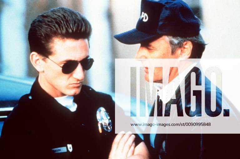 Colors - farben der GEWALT - In Los Angeles tobt ein Bandenkrieg. Zwei Banden liefern sich brutale Straßenkämpfe um die Vorherrschaft im Geschäft mit der Todesdroge Crack. Um der Situation Herr zu werden, setzt die Örtliche Polizei die Spezialeinheit C.R.A.S.H. ein. Bob Hodges (ROBERT DUVALL) ist ein alter, erfahrener Cop kurz vor der Pensionierung. Der Wille zum rücksichtslosen Durch-greifen ist ihm längst verlo-rengegangen. Darum ist er auch nicht begeistert, als ihm ein Neuling zur Seite gestellt wird. Danny McGavin (SEAN PENN) ist ein aufbrausender und aggressiver Schlägertyp... Regie: Dennis Hopper aka. Colors COLORS - FARBEN DER GEWALT USA 1988