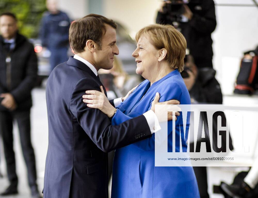 Bundeskanzlerin Angela Merkel, CDU, begruesst Emmanuel Macron, Praesident der Franzoesischen Republik im Bundeskanzleramt, anlaesslich des Westbalkantreffen in Berlin. 29.04.2019. Berlin Deutschland