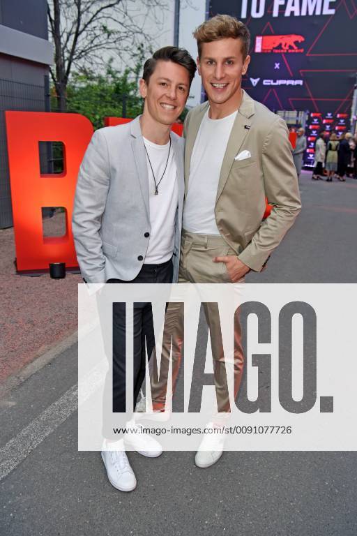 Lukas Sauer mit Freund Henrik Hees beim BUNTE New Faces Award Film im Umspannwerk in Berlin am 02.05.2019