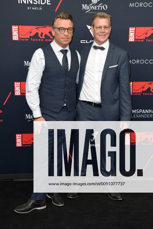 Andre Eisermann mit Ehemann Manuel Wortt beim BUNTE New Faces Award Film im Umspannwerk in Berlin am 02.05.2019