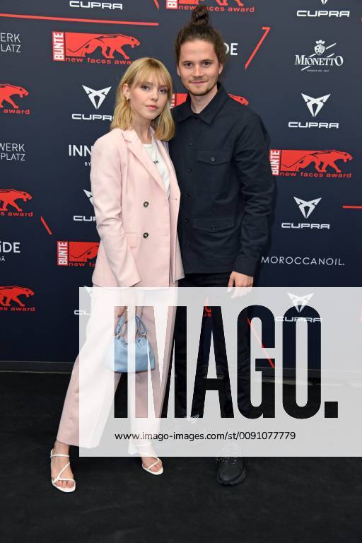 Lina Larissa Strahl mit Freund Tilman Poerzgen beim BUNTE New Faces Award Film im Umspannwerk in Berlin am 02.05.2019