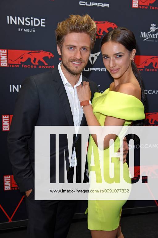 Joern Schloenvoigt mit Ehefrau Hanna Weig beim BUNTE New Faces Award Film im Umspannwerk in Berlin am 02.05.2019
