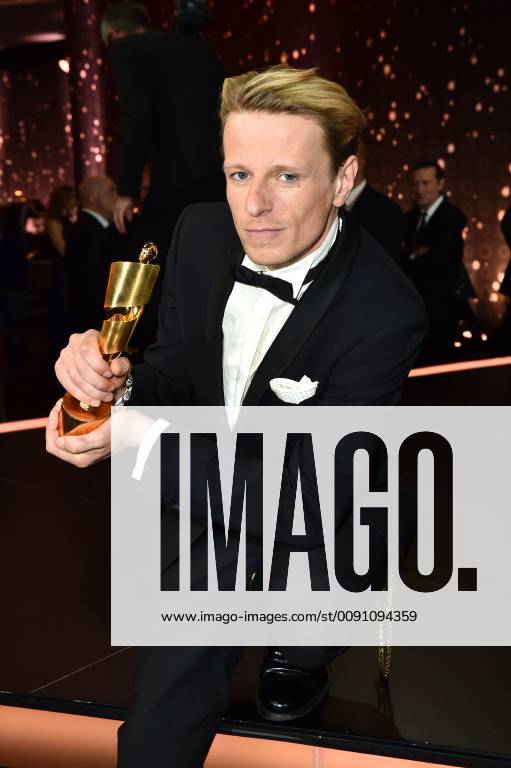 Alexander Scheer, der Schauspieler und Preisträger auf der Bühne bei der Verleihung Deutscher Filmpreis am 3.05.2019 in Berlin Deutscher Filmpreis 2019 in Berlin - Party