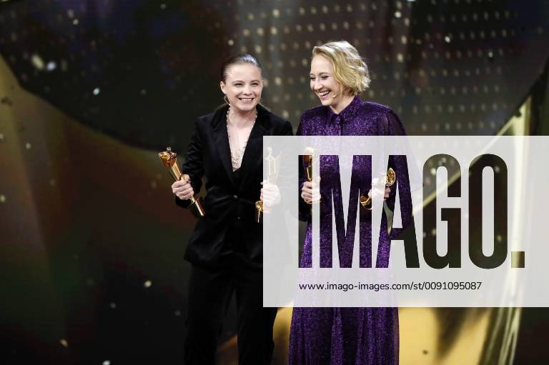 Jasna Fritzi Bauer und Anna Maria Mühe bei der Verleihung des Deutschen Filmpreises 2019 in der Messe Berlin. Berlin