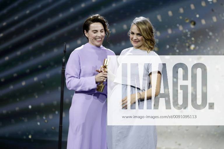 Antje Traue und Luise Heyer bei der Verleihung des Deutschen Filmpreises 2019 in der Messe Berlin. Berlin