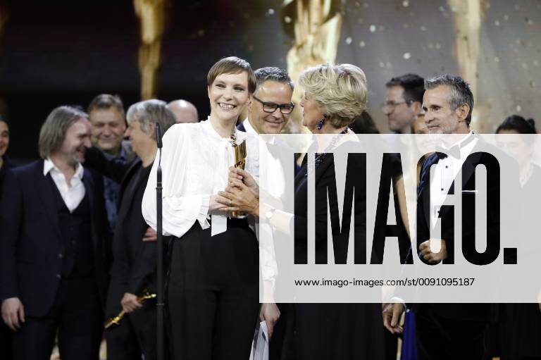 Claudia Steffen und Monika Grütters bei der Verleihung des Deutschen Filmpreises 2019 in der Messe Berlin. Berlin
