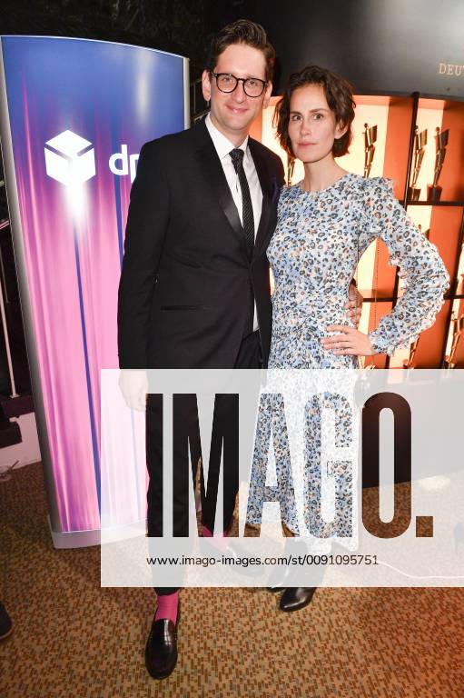 Saralisa Volm mit Begleitung bei der Aftershow Party des Deutschen Filmpreises 2019 im Palais am Funkturm in der Messe Berlin. Berlin