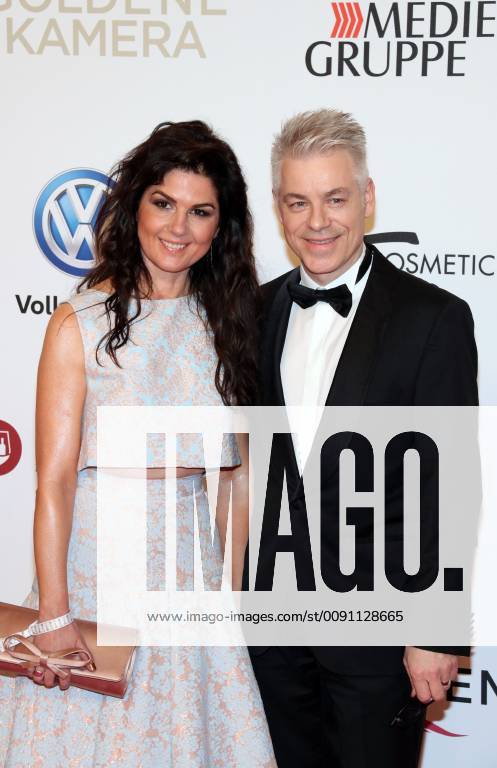15 Michael Mittermeier und Ehefrau Gudrun bei der Verleihung der Goldenen Kamera 2019 im Flughafen Tempelhof am 30.2.2019 in Berlin. Berlin Deutschland, Germany