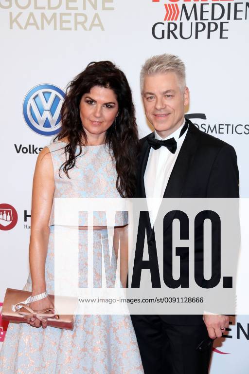 15 Michael Mittermeier und Ehefrau Gudrun bei der Verleihung der Goldenen Kamera 2019 im Flughafen Tempelhof am 30.2.2019 in Berlin. Berlin Deutschland, Germany