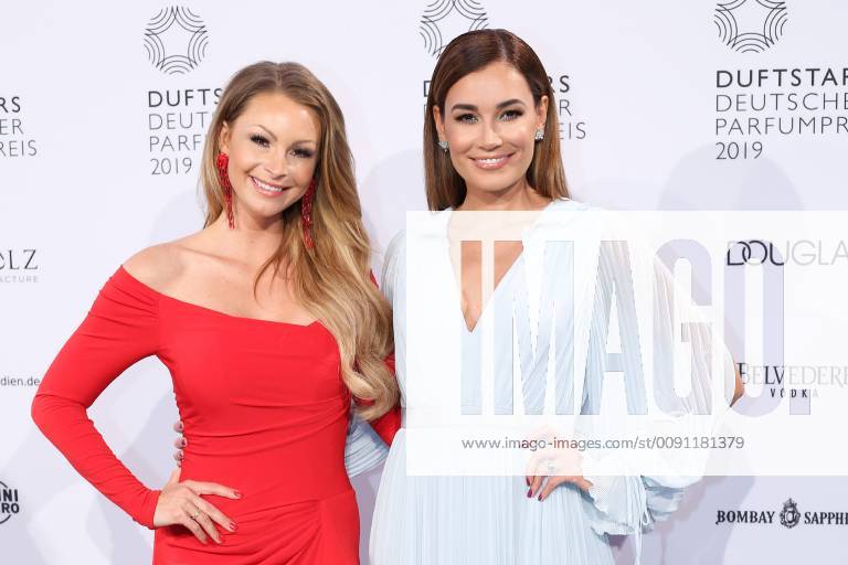 Jana Julie Kilka und Jana Ina Zarrella bei der Verleihung Deutscher Parfumpreis - Duftstars 2019 am 9.05.2019 in Düsseldorf Deutscher Parfumpreis Duftstars 2019 in Düsseldorf