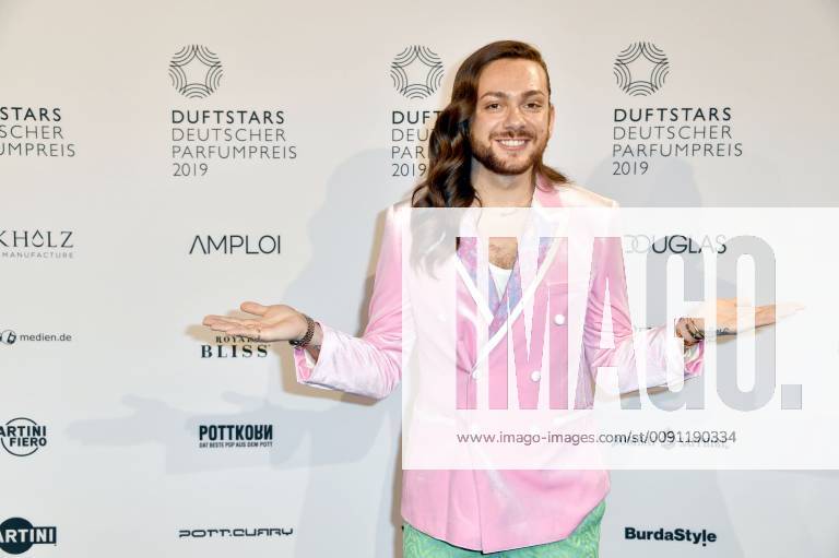 Riccardo Simonetti bei der 27. Verleihung des Deutschen Parfumpreises Duftstars 2019 auf der Rheinterrasse Düsseldorf. Düsseldorf