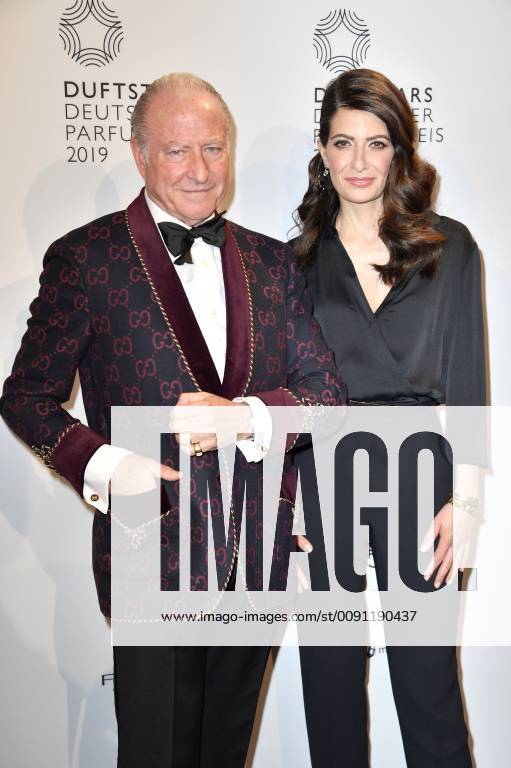 Alberto Morillas und Linda Zervakis bei der 27. Verleihung des Deutschen Parfumpreises Duftstars 2019 auf der Rheinterrasse Düsseldorf. Düsseldorf