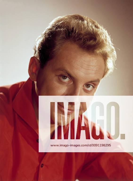 HARALD JUHNKE, Portrait aus den 50er Jahren. Film, Fernsehen, Portrait, Schauspieler, Entertainer, 50er,